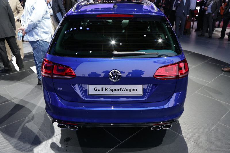 Illustration for article titled The 300 HP VW Golf R SportWagen Is The Ultimate Forbidden Wagonfruit